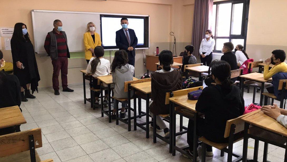 Narlıdere İlçe Kaymakamımız Suat Dervişoğlu ve İlçe Milli Eğitim Müdürümüz Arzu Günaydın Hasan İçyer İlk ve Ortaokulu'nu ziyaret etti.