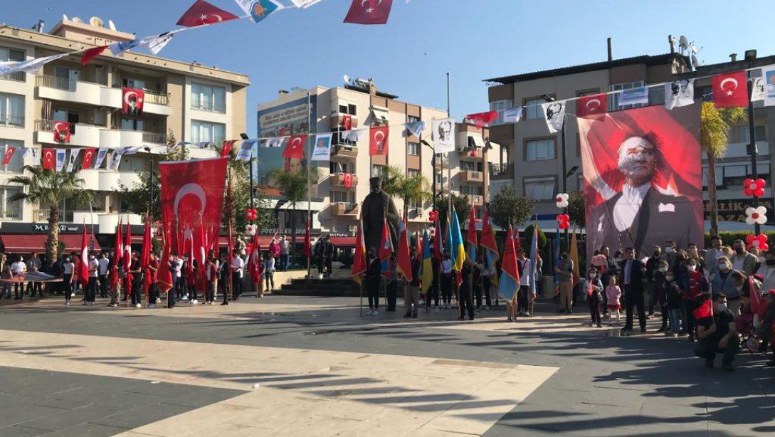 29 Ekim Cumhuriyet Bayramımızın 98. yıl dönümü Narlıdere Ahmet Piriştina Demokrasi Meydanı'nda büyük bir coşkuyla kutlandı.