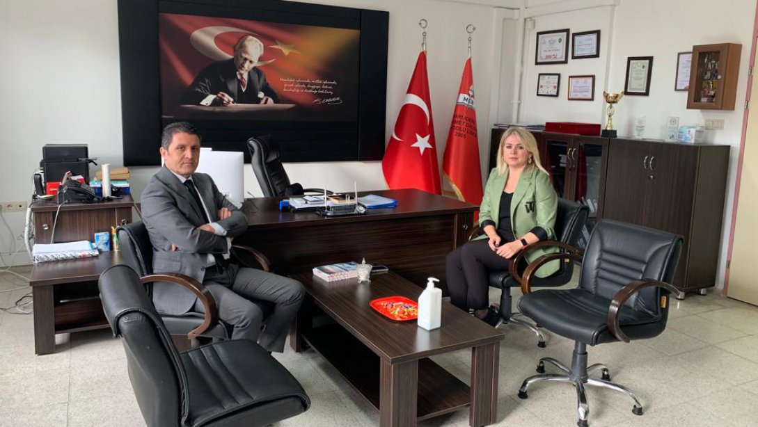 Narlıdere İlçe Milli Eğitim Müdürümüz Arzu Günaydın Cahide Ahmet Dalyanoğlu Anadolu Lisesi'ni ziyaret ederek 2021-2022 eğitim öğretim yılının ikinci dönemi için başarılar diledi.