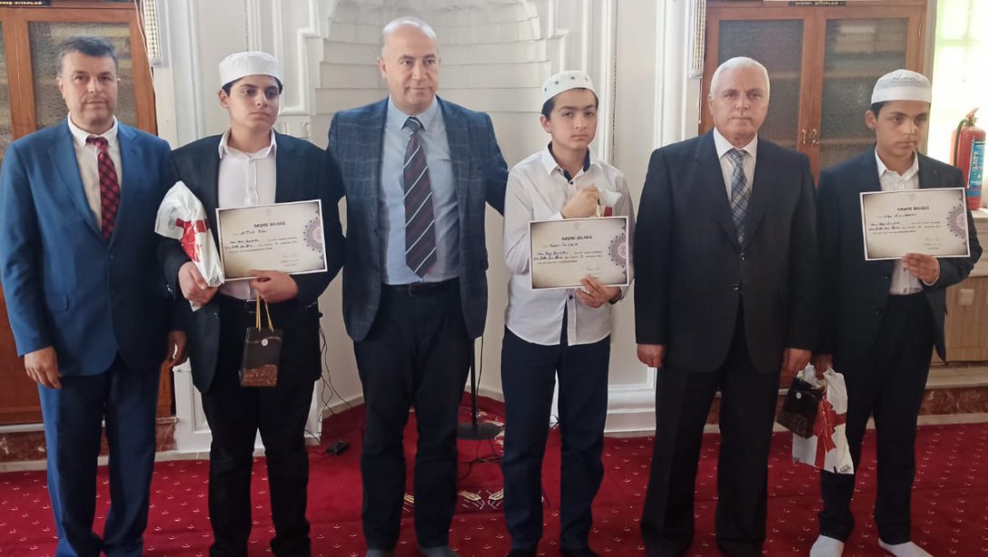 İzmir 2. Bölge İmam Hatip Ortaokulları Genç Bilaller Ezan Okuma Yarışması bugün Narlıdere Merkez Camii'nde gerçekleşti.