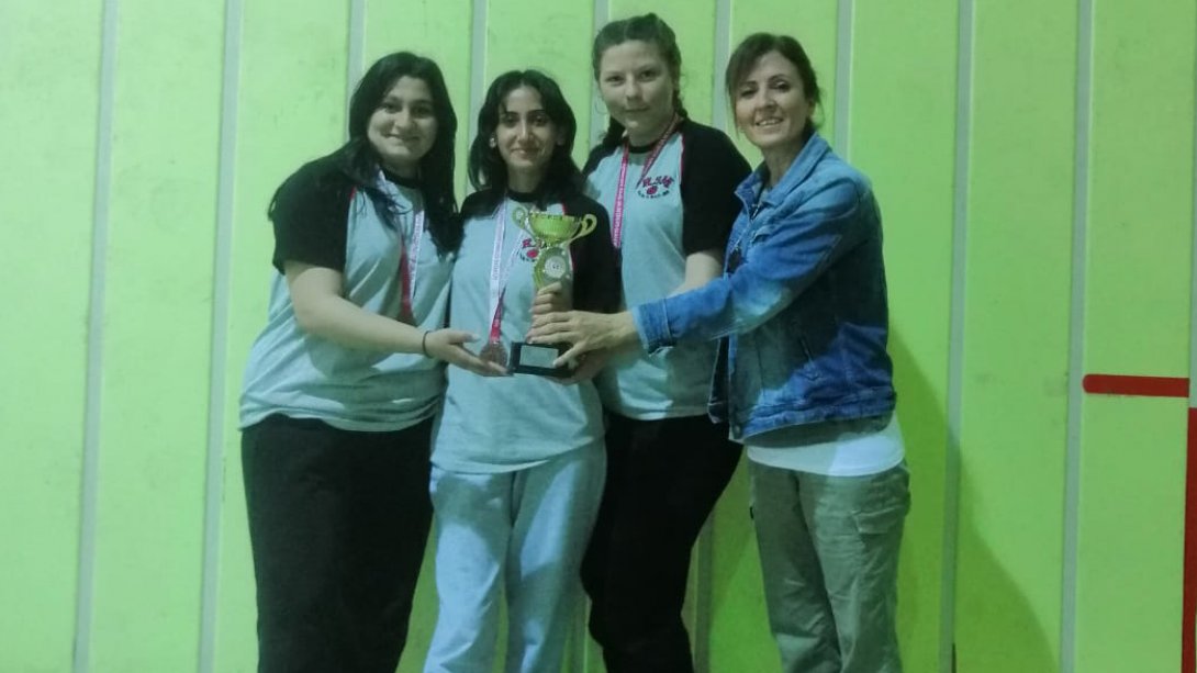 İzmir Floor Curling Turnuvasında Genç Kızlar kategorisinde Rasim Önel MTAL öğrencilerimiz üçüncü oldu. Öğrencilerimizi,emeği geçen öğretmen ve idarecilerimizi tebrik ederiz. 