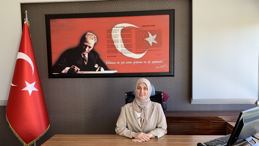 İlçe Millî Eğitim Müdürümüz Sayın Ayşe Hale Sarıçam Kaymakamımız Sayın Suat Dervişoğlu'nu ziyaret ederek görevine başlamıştır.