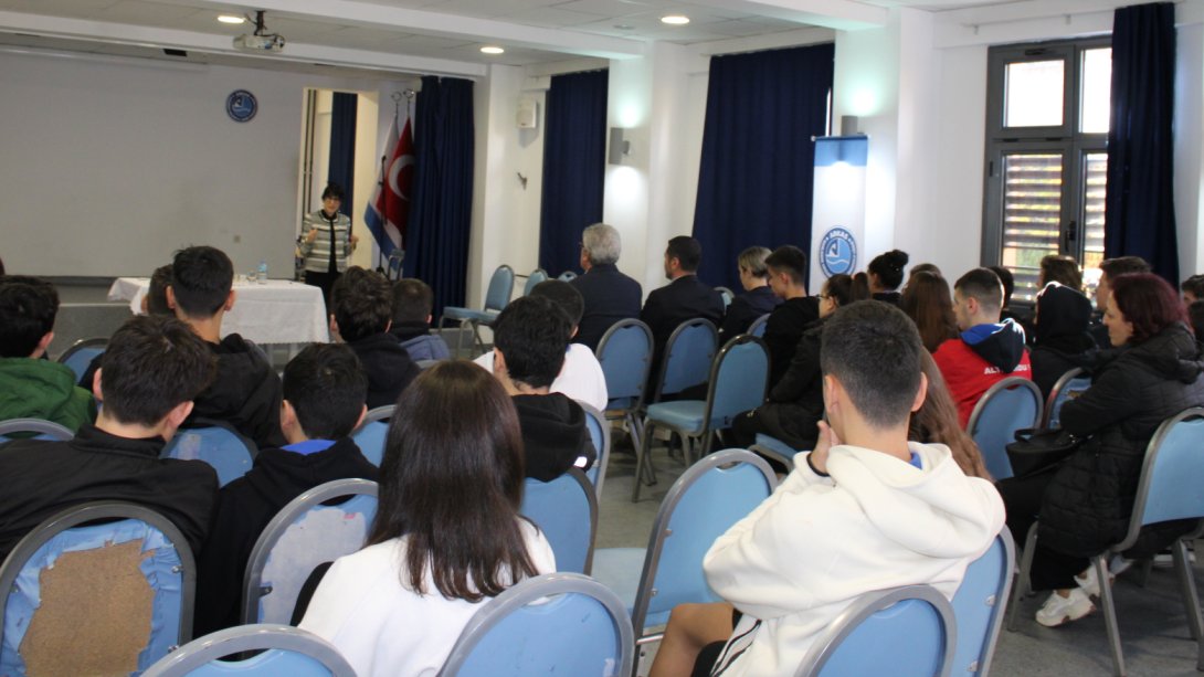 İzmir Resim ve Heykel Müzesi Müdürü Dr.Ayşe Füruzan Caman,Arkas MTAL öğrencilerimizle bir araya geldi.