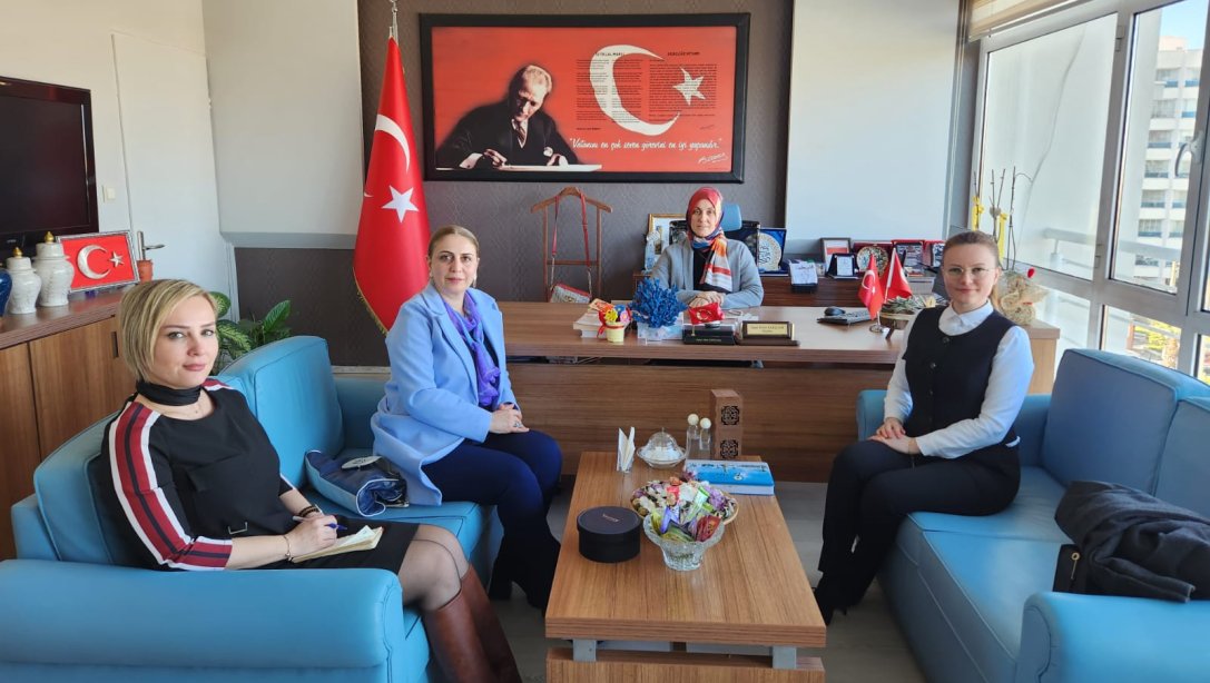 Şehit Ömer Halisdemir Kız Anadolu İmam Hatip Lisesi Türk Dili ve Edebiyatı öğretmenleri ile ilçemizde yapılacak olan münazara projeleri ilgili planlamalar gerçekleştirildi.