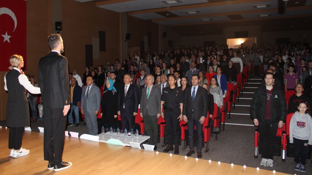  İstiklâl Marşı'mızın kabulü ve Milli Şairimiz Mehmet Akif Ersoy'u Anma programı Kaymakamımız Sn.Suat Dervişoğlu, ilçe protokolü ve öğrencilerimizin katılımı ile gerçekleştirildi.