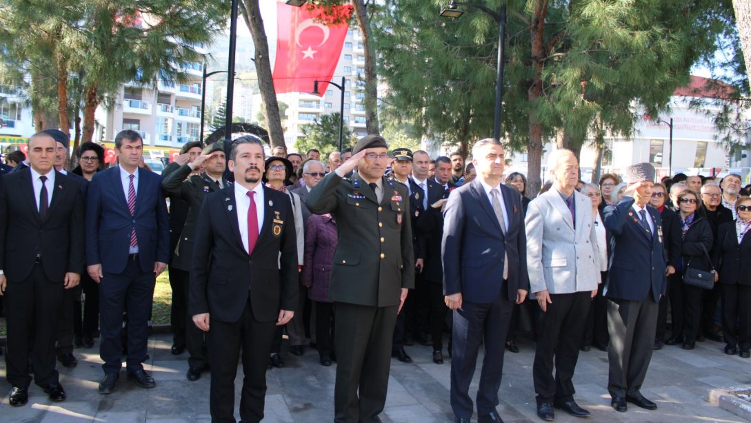 18 Mart Şehitleri Anma Günü ve Çanakkale Zaferi'nin 109. yıl dönümü çelenk sunma töreni, Kaymakamımız Sn.Suat Dervişoğlu ve ilçe protokolünün katılımı ile Narlıdere Şehitliği'nde gerçekleşti.