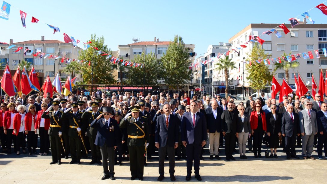 CUMHURİYET BAYRAMI'NIN 101.YILI ÇELENK SUNMA TÖRENİ 